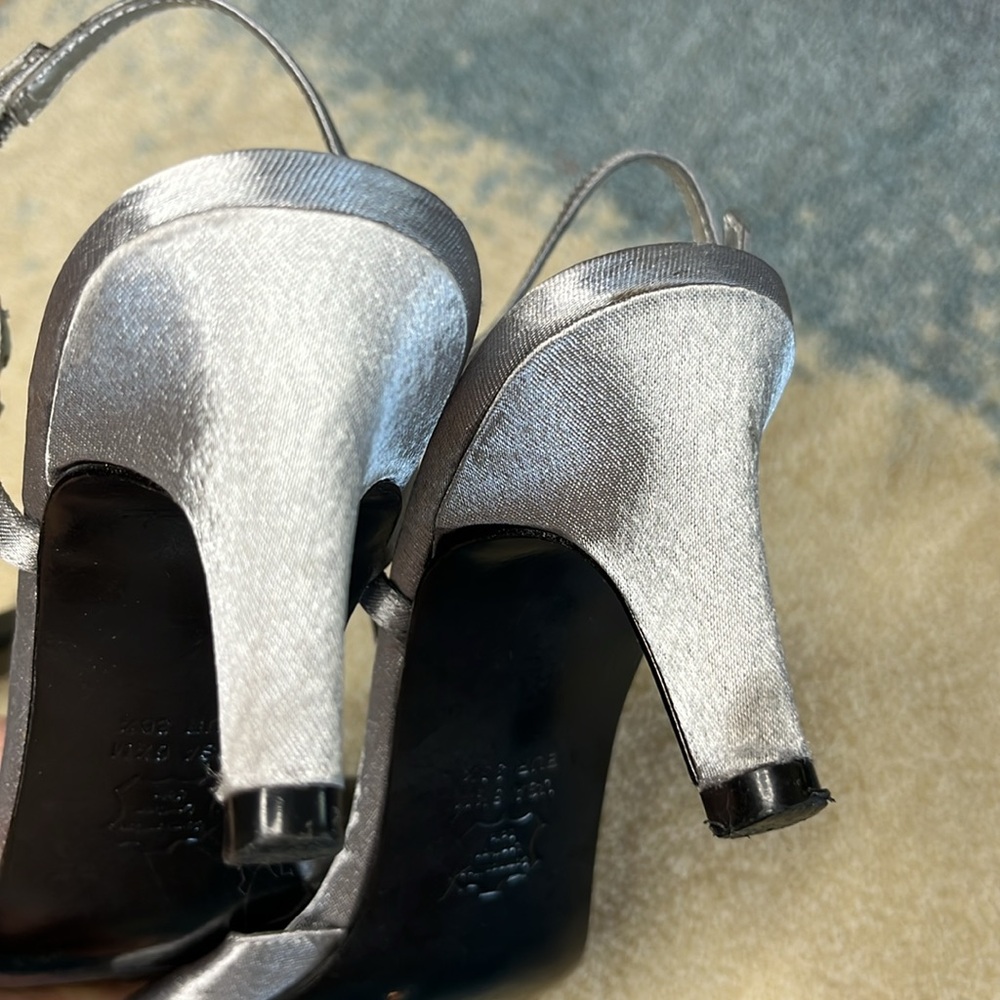 Adrianna Papell AMBER | open-toe heels in pewter size 6.5, w/ original box - Picture 9 of 13